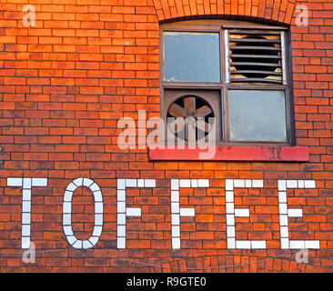 Toffee in Brick, William Santus & Co Ltd, Uncle Joes Mint Balls sweets, Dorning St, Wigan, Greater Manchester, North West England, UK, WN1 1HE Stock Photo