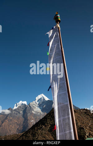 Nepal, Everest Base Camp Trek, Khumjung, traditional prayer flags in front of Mount Hongku snow peak Stock Photo
