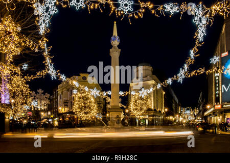 Seven Dials, Covent Garden,London, England, United Kingdom. 22 December 2018. Late night shopping, and festive Christmas lights in 7 Dials, Covent Stock Photo