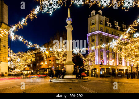 Seven Dials, Covent Garden,London, England, United Kingdom. 22 December 2018. Late night shopping, and festive Christmas lights in 7 Dials, Covent Stock Photo