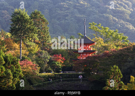 Sanjunoto pagoda, Sanju-no-to, colorful autumn scenery. Kiyomizu-dera Buddhist temple, Higashiyama, Kyoto, Japan Stock Photo