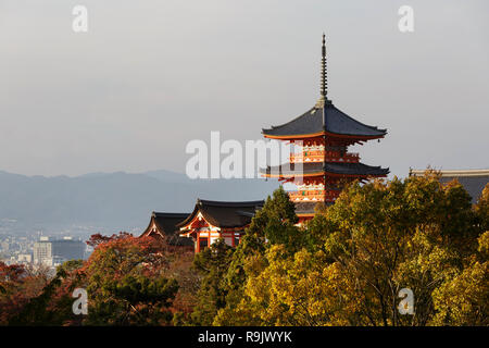 Sanjunoto pagoda, Sanju-no-to, colorful autumn scenery. Kiyomizu-dera Buddhist temple, Higashiyama, Kyoto, Japan Stock Photo