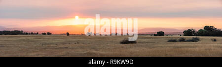 Sierra Nevada Foothills (California) at sunrise Stock Photo - Alamy