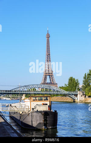 Eiffel tower and Pont Rouelle - Paris Stock Photo
