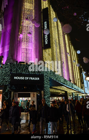 House of Fraser on London's Oxford Street - Londoners out shopping for last minute bargains prior to Christmas Stock Photo