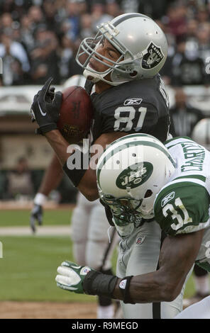 December 13, 2009; Oakland, CA, USA; Washington Redskins safety LaRon  Landry (30) during the second quarter against the Oakland Raiders at  Oakland-Alameda County Coliseum. Washington defeated Oakland 34-13 Stock  Photo - Alamy