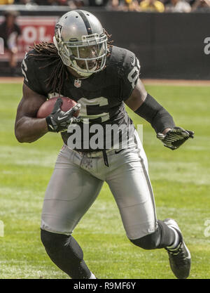 Oakland, California, USA. 23rd Sep, 2012. Oakland Raiders tight end Richard  Gordon (82) after touchdown pass on Sunday, September 23, 2012, in Oakland,  California. The Raiders defeated the Steelers 34-31. Credit: Al