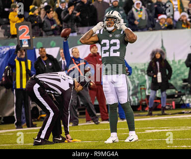 East Rutherford, New Jersey, USA. 23rd Dec, 2018. Green Bay Packers running  back Jamaal Williams (30) stiff arms New York Jets cornerback Buster Skrine  (41) during a NFL game between the Green