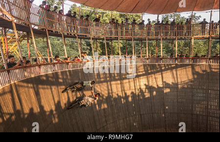 Beijing, India. 25th Dec, 2018. Stuntmen perform on their vehicles in a 'Well of Death' at a fair in Bolpur, some 160 kilometers away from Kolkata, India, Dec. 25, 2018. Credit: Tumpa Mondal/Xinhua/Alamy Live News Stock Photo