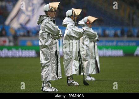 Duisburg, Deutschland. 23rd Dec, 2018. firo: 23.12.2018 Football, 2. Bundesliga, season 2018/2019 MSV Duisburg - SG Dynamo Dresden The blast furnace workers are ready. | usage worldwide Credit: dpa/Alamy Live News Stock Photo