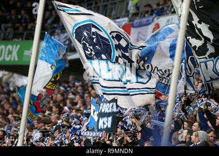 Duisburg, Deutschland. 23rd Dec, 2018. firo: 23.12.2018 Football, 2. Bundesliga, season 2018/2019 MSV Duisburg - SG Dynamo Dresden Duisburg Nordkurve, scarves, flags. | usage worldwide Credit: dpa/Alamy Live News Stock Photo