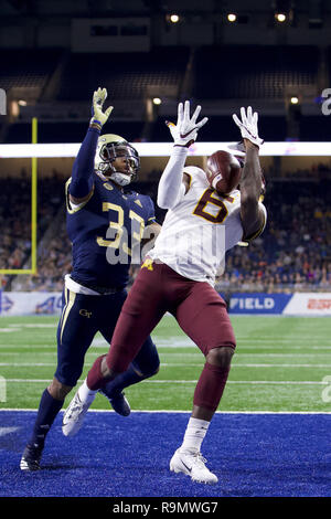 Minnesota wide receiver Tyler Johnson catches a pass against Miami ...