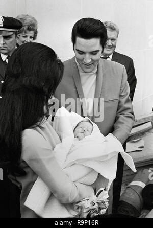 Elvis Presley, Priscilla Presley, leaving the Baptist Hospital, Memphis, Tennessee, with their daughter Lisa-Marie, born at the hospital on February 1, 1968. File Reference # 33635 680CPC Stock Photo