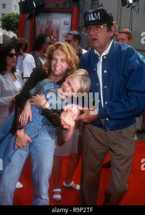 DENNIS THE MENACE, Lea Thompson, Mason Gamble (lying down), 1993 ...