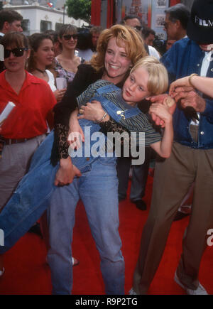 DENNIS THE MENACE, Lea Thompson, Mason Gamble (lying down), 1993 ...