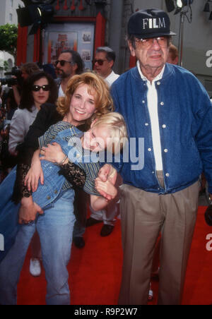 DENNIS THE MENACE, Lea Thompson, Mason Gamble (lying down), 1993 ...