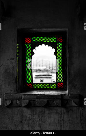 Intricate arched entry door to interior of hawa mahal palace of wind ...