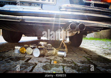 Just married - tin cans attached to exhaust pipes with strings Stock ...