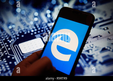 Krakow, Poland. 28th Dec, 2018. Microsoft Edge logo is seen on an android mobile phone. Credit: Omar Marques/SOPA Images/ZUMA Wire/Alamy Live News Stock Photo