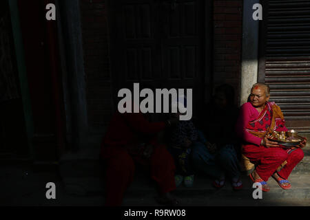 Bhaktapur, Nepal. 28th Dec, 2018. A woman sun basks as she observes the Navadurga festival in Madhyapur Thimi on Friday, December 28, 2018. Credit: Skanda Gautam/ZUMA Wire/Alamy Live News Stock Photo