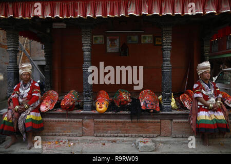 Bhaktapur, Nepal. 28th Dec, 2018. Dancers sit during Navadurga festival in Madhyapur Thimi on Friday, December 28, 2018. Credit: Skanda Gautam/ZUMA Wire/Alamy Live News Stock Photo