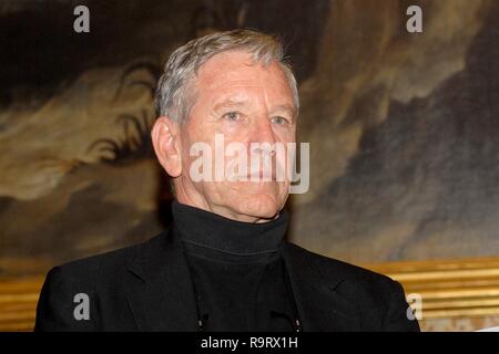 Ambrogino D Oro Allo Scrittore Amos Oz Stock Photo