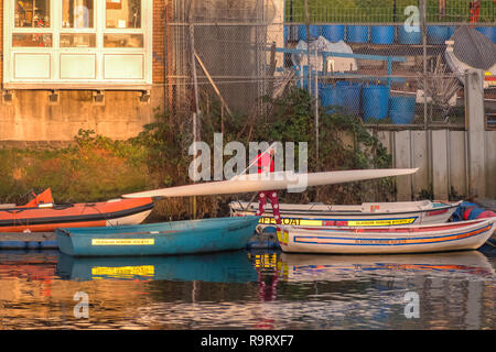 Glasgow, Scotland, UK. 28th December, 2018. UK Weather. Rowers training on a calm River Clyde on a cold, sunny afternoon. Credit: Skully/Alamy Live News Stock Photo