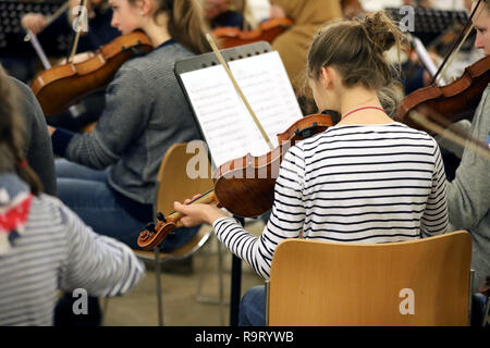 Schwerin, Germany. 19th Dec, 2018. The Schwerin Youth Symphony Orchestra has gathered for a chaos test: The orchestra with over 60 girls and boys aged between 12 and 19 plays pieces for a new programme for the first time. According to estimates, more than 150,000 children play in Germany about 5,000 children's and youth orchestras. They range from simple playing circles to full symphony orchestras. Credit: Bernd Wüstneck/dpa/Alamy Live News Stock Photo
