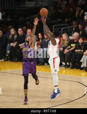 Los Angeles, CA, USA. 28th Dec, 2018. LA Clippers guard Patrick Beverley #21 shooting during the Los Angeles Clippers vs Los Angeles Lakers at Staples Center on December 28, 2018. (Photo by Jevone Moore) Credit: csm/Alamy Live News Stock Photo