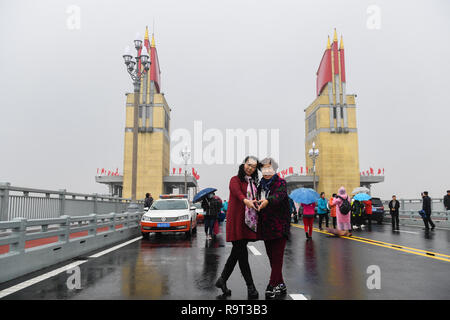 Beijing, China's Jiangsu Province. 26th Dec, 2018. Visitors pose for photos on the Nanjing Yangtze River Bridge in Nanjing, capital of east China's Jiangsu Province, Dec. 26, 2018. Credit: Ji Chunpeng/Xinhua/Alamy Live News Stock Photo