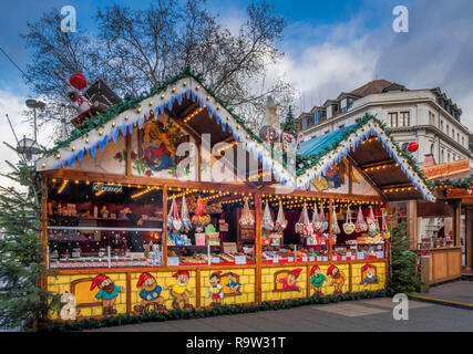 Christmas market at the Bismarkplatz in the old town of Heidelberg, with Castle Heidelberg, Heidelberg, Baden-Wurttemberg, Germany, Europe Stock Photo