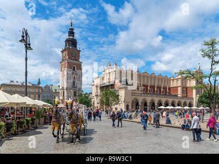 Town Hall Tower (Wieża ratuszowa) and Cloth Hall (Sukiennice) in the Main Square ( Rynek Główny), Kraków, Poland Stock Photo