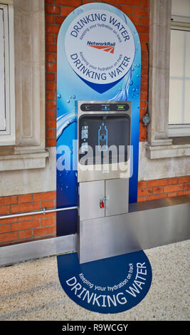 The virtually hidden drinking water fountain or bottle refill station which can be found in the SW corner on the upper floor of Waterloo Station Stock Photo