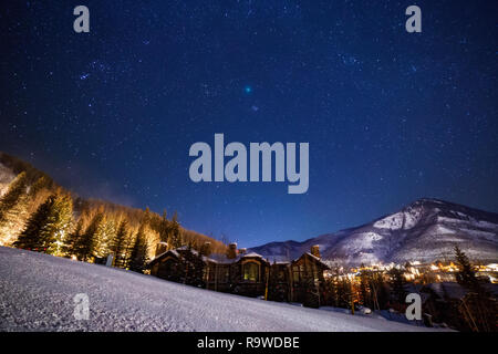 Comet 46P Wirtanen in the night sky over Vail, Colorado Stock Photo
