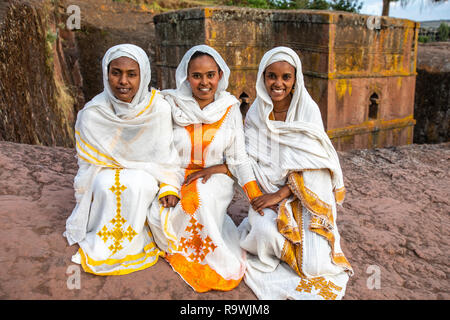 Ethiopian pilgrims at the rock-cut church of Saint George in Lalibela, Ethiopia Stock Photo