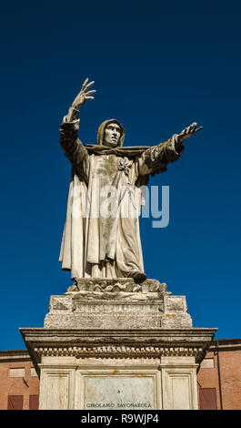 Girolamo Savonarola statue, Piazza Savonarola at Corso Martiri della Liberta in Ferrara, Emilia-Romagna, Italy Stock Photo
