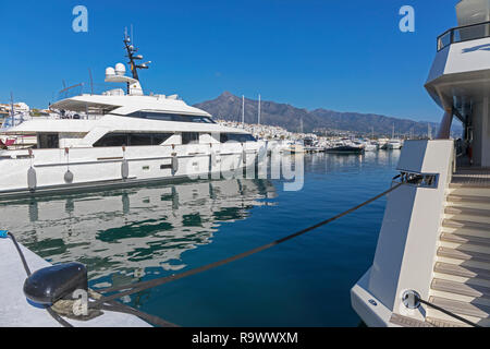 Marbella, Costa del Sol, Malaga Province, Andalusia, southern Spain.  Luxury boats in Jose Banus yacht harbour. Puerto Jose Banus.  La Concha mountain Stock Photo