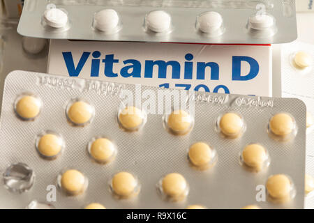 Vitamin D Tabletten Packungen, das Präparat soll den Vitamin D Mangel, durch geringer Sonneneinstrahlung, zum Beispiel im Winter, ergänzen, Stock Photo