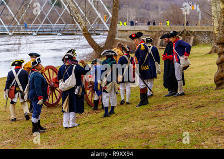 Washington Crossing, PA, USA - December 25, 2018: Reenactors prepare a cannon on Christmas to commemorate General George Washington’s crossing the Del Stock Photo