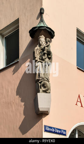 Virgin Mary and Jesus statue at building corner on Albrecht-Durer-Platz, Altstadt (Old Town) in Nuremberg, Bavaria, Germany Stock Photo