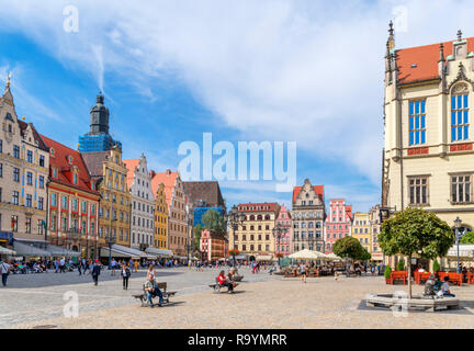 Wroclaw, Old Town (Stare Miasto). Shops and cafes on Market Square (Rynek we Wrocławiu), Wroclaw, Poland Stock Photo