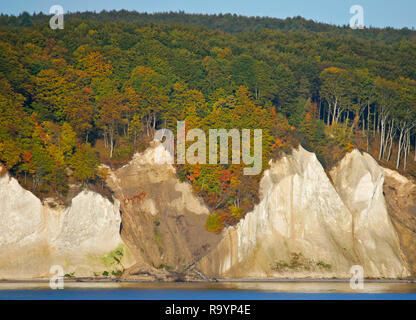 Chalk formation with autumn colors at coastline of Ruegen Island, Baltic Sea, Mecklenburg-Western Pomerania, Germany Stock Photo