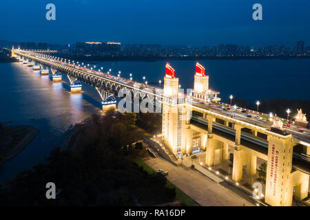Nanjin, Nanjin, China. 29th Dec, 2018. Nanjing, CHINA-Night view of Nanjing Yangtze River Bridge in Nanjing, east China's  Jiangsu Province. Credit: SIPA Asia/ZUMA Wire/Alamy Live News Stock Photo