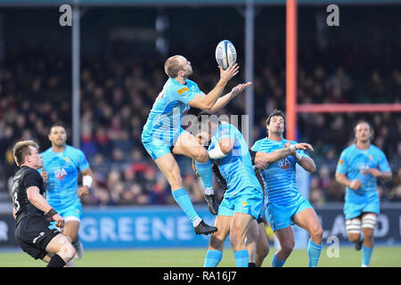 London, UK. 29th Dec, 2018. Chris Pennell of Worcester Warriors jumps in the air to catch the ball during Gallagher Premiership Rugby Round 11 match between Saracens and Worcester Warriors at Allianz Park on Saturday, 29 December 2018. LONDON ENGLAND. (Editorial use only, license required for commercial use. No use in betting, games or a single club/league/player publications.) Credit: Taka G Wu/Alamy News Credit: Taka Wu/Alamy Live News