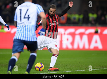 Milan, Italy. 29th Dec, 2018. Ac Milan's Gonzalo Higuain shoots and scores during the Serie A soccer match between AC Milan and Spal in Milan, Italy, Dec. 29, 2018. AC Milan won 2-1. Credit: Alberto Lingria/Xinhua/Alamy Live News Stock Photo