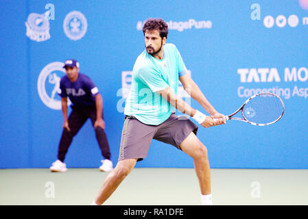 Pune, India. 30th December 2018. Saketh Myneni of India in action in the final round of qualifying singles competition at Tata Open Maharashtra ATP Tennis tournament in Pune, India. Credit: Karunesh Johri/Alamy Live News Stock Photo