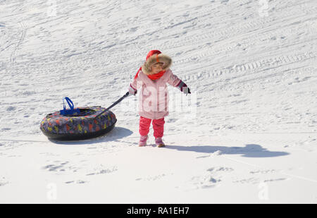 Tangshan, China's Hebei Province. 30th Dec, 2018. A girl plays at a ski resort in Zunhua City, north China's Hebei Province, Dec. 30, 2018. Credit: Liu Mancang/Xinhua/Alamy Live News Stock Photo
