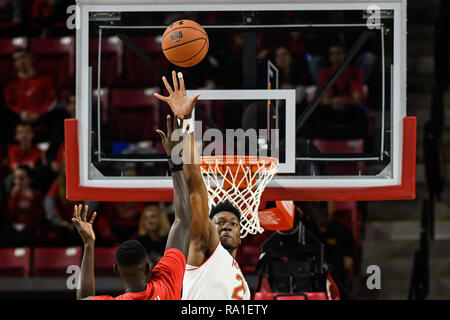 Maryland, USA. 29th Dec, 2018. BRUNO FERNANDO (23) defends against MAWDO SALLAH (20) during the game held at XFINITY Center in College Park, Maryland. Credit: Amy Sanderson/ZUMA Wire/Alamy Live News Stock Photo