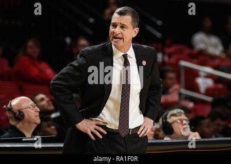 Maryland, USA. 29th Dec, 2018. Maryland Head Coach MARK TURGEON yells at his players during the game held at XFINITY Center in College Park, Maryland. Credit: Amy Sanderson/ZUMA Wire/Alamy Live News Stock Photo