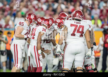 Florida, USA. 29th Dec, 2018. Oklahoma Sooners discus a play during the 2018 Capital One Orange Bowl at Hard Rock Stadium on December 29, 2018 in Florida. Credit: Travis Pendergrass/ZUMA Wire/Alamy Live News Stock Photo